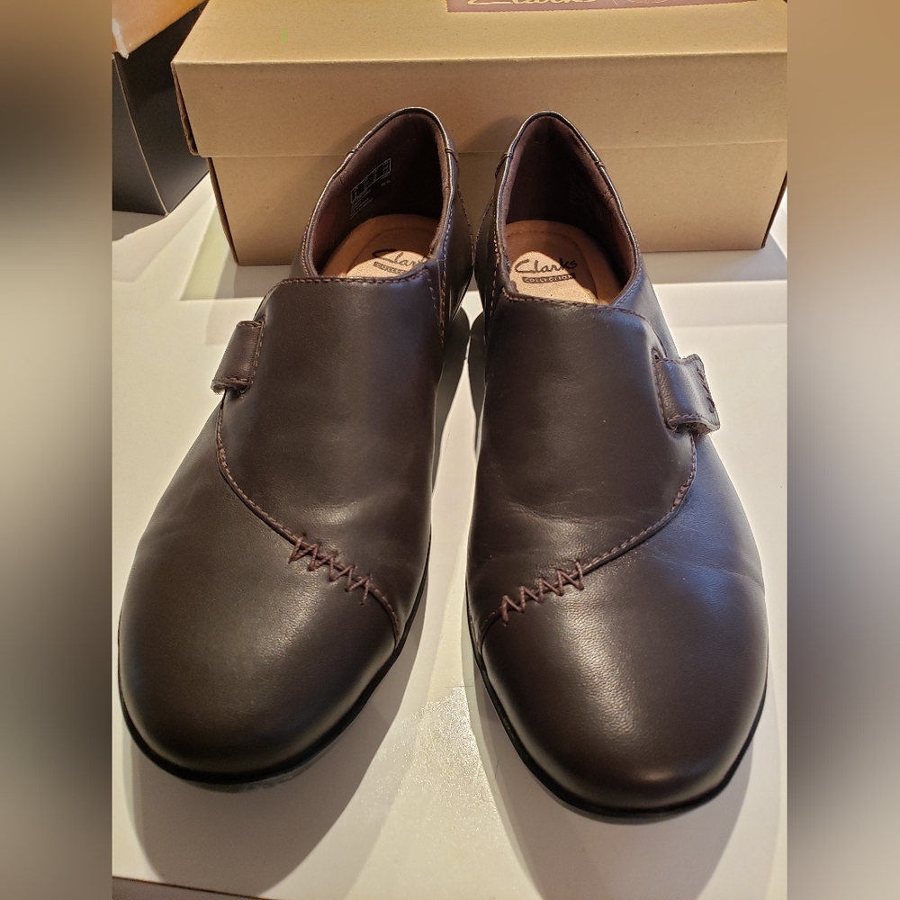 Clarks Everlay dark brown slip on loafer sz 7.5M